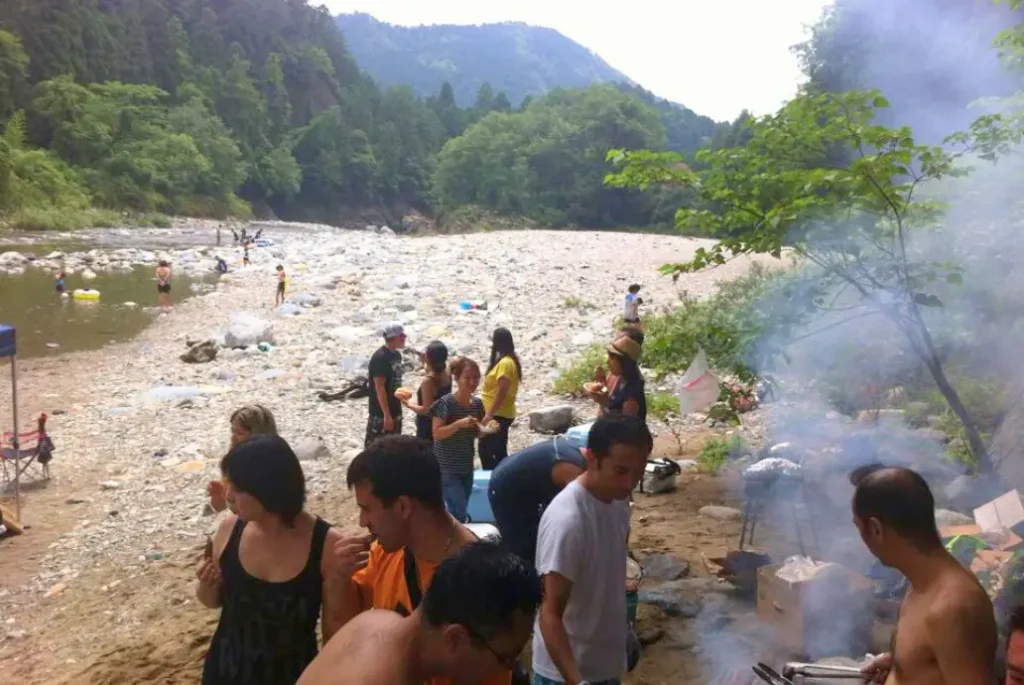 Barbacoa japonesa cerca del Río