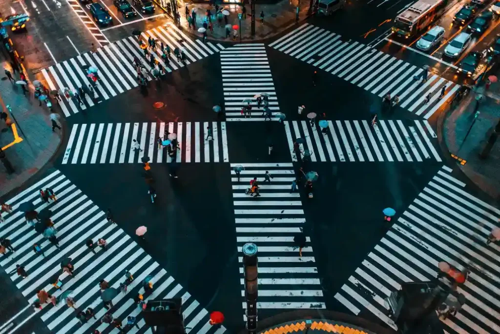 Paso de cebra de Shibuya, famoso barrio de la ciudad de Tokio