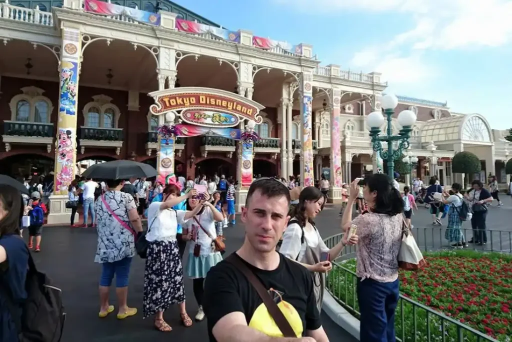 Un español en Japón visitando Tokyo Disneyland