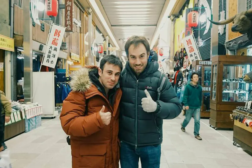 Un español en Japón mostrando la ciudad de Nagoya a su amigo