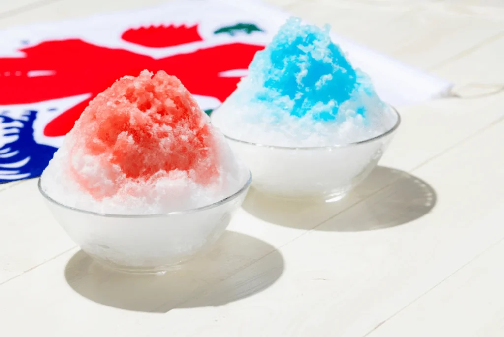Kakigori, el hielo raspado japonés con jarabe, servido en verano