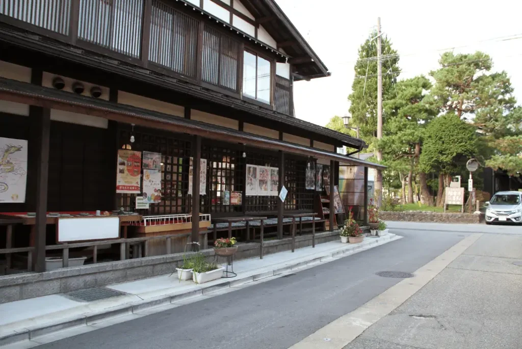 Local de Hida-Furukawa asociado a una escena de Kimi no Na wa o Your Name donde los personajes toman dango