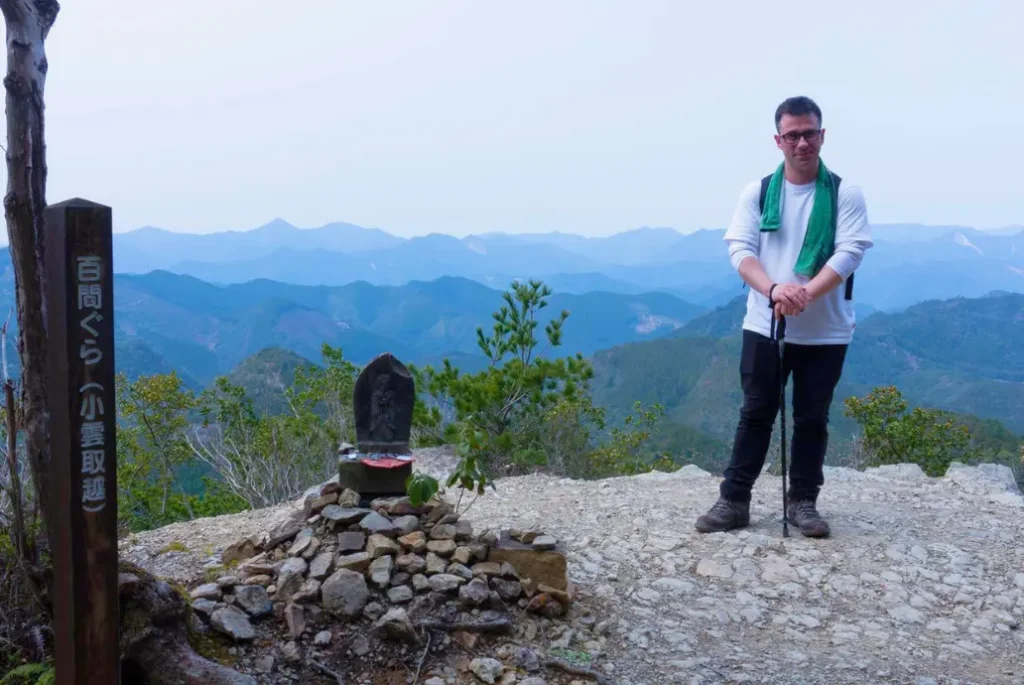 Yo en el mirador más bonito de la peregrinación de Kumano, Hyakken-gura