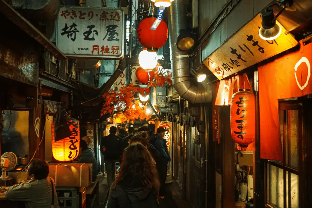 La noche japonesa entre Izakaya, bares japones