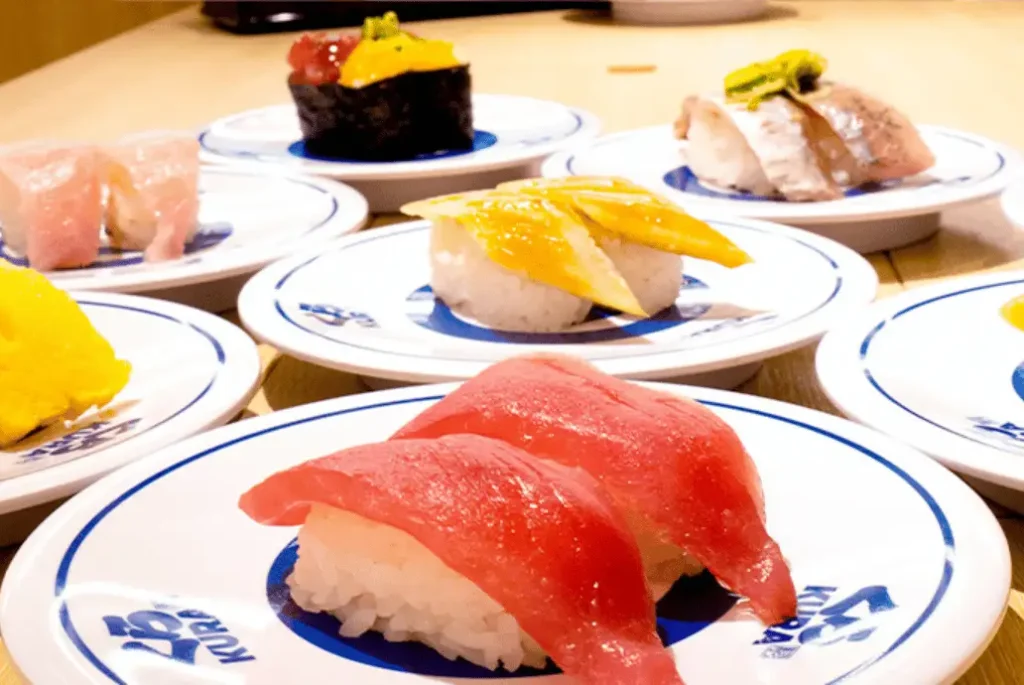 imagen de sushi en cadena barata de sushi en Japón